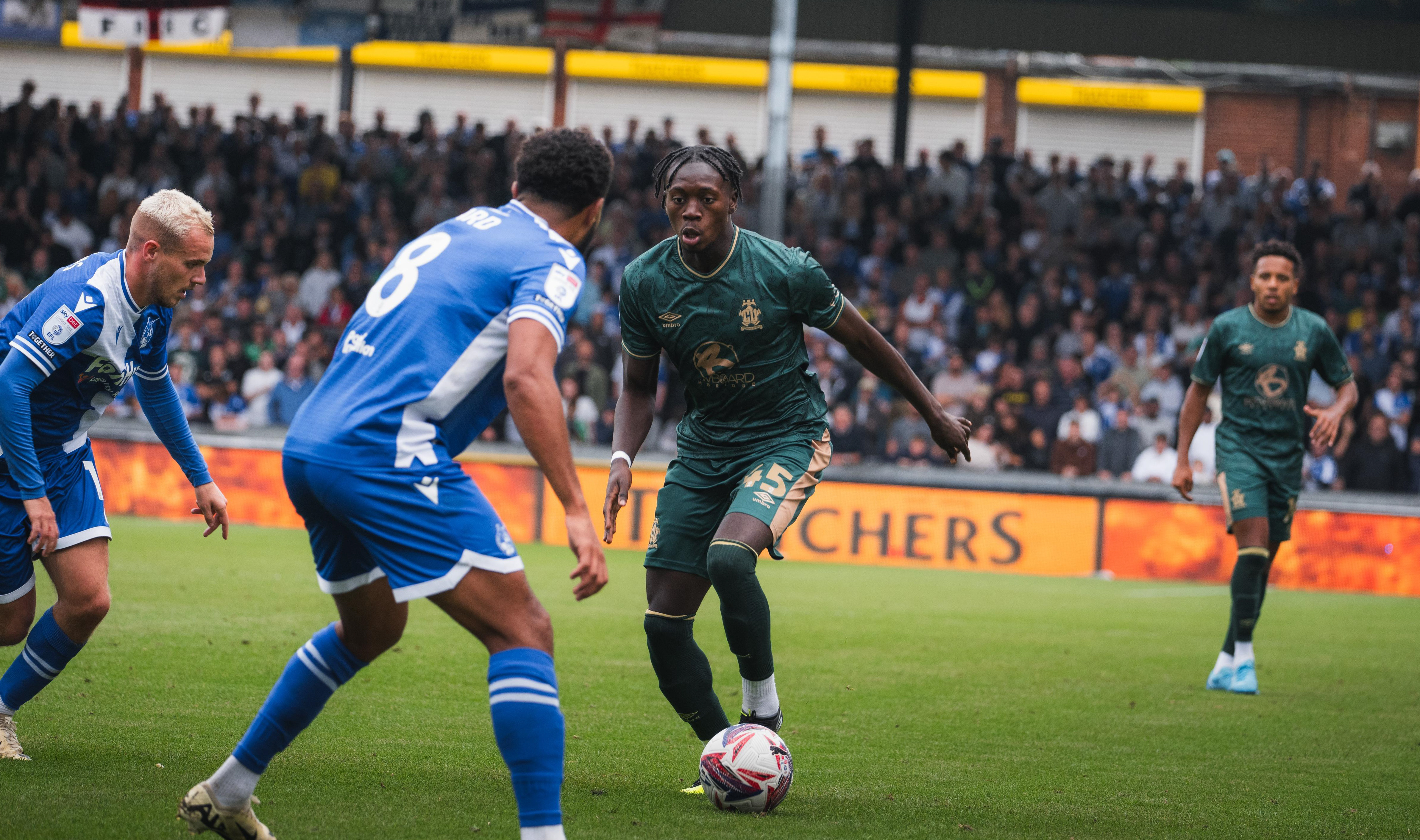 Longelo in action vs Bristol Rovers