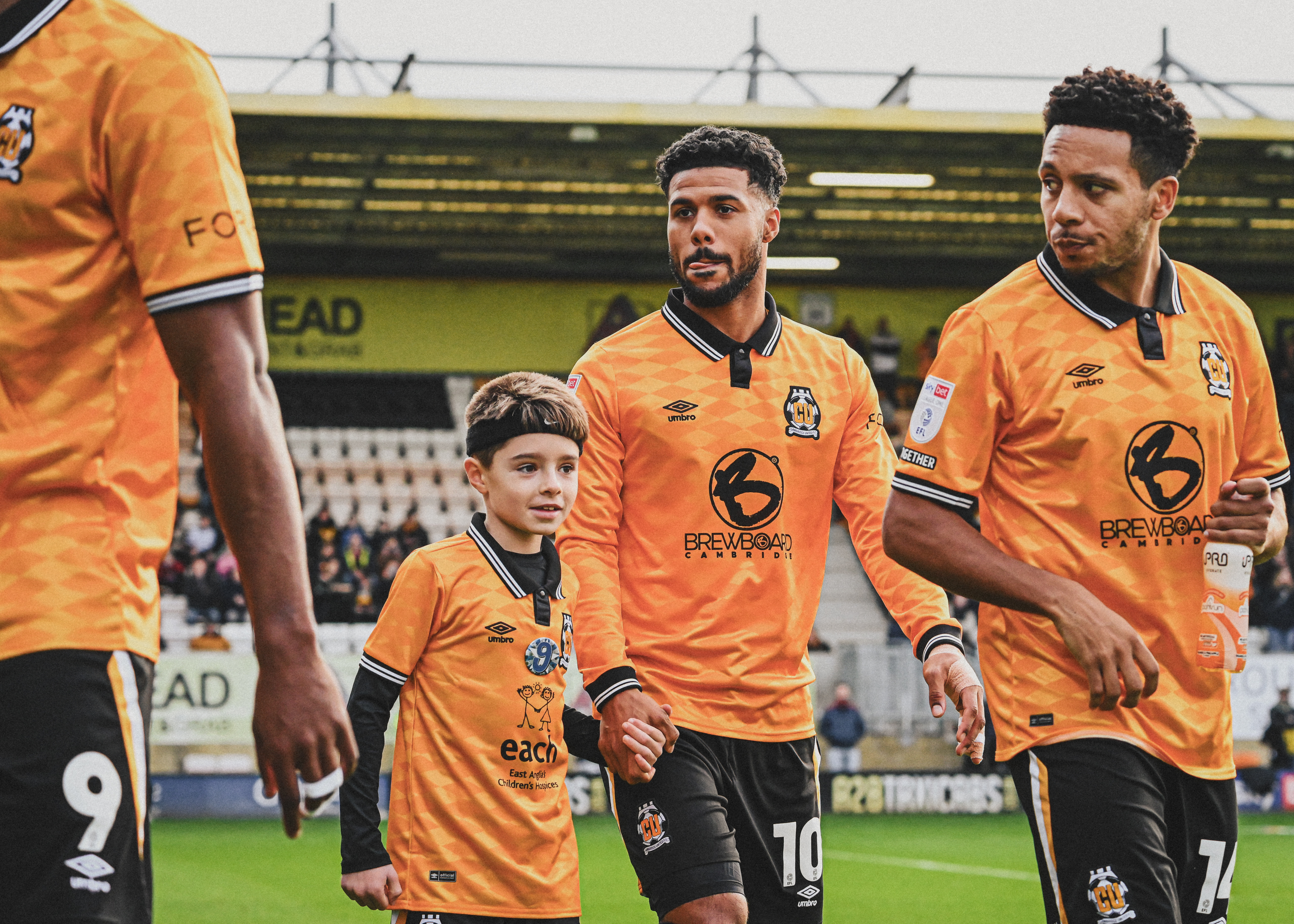 Mascot walks out with Elias Kachunga