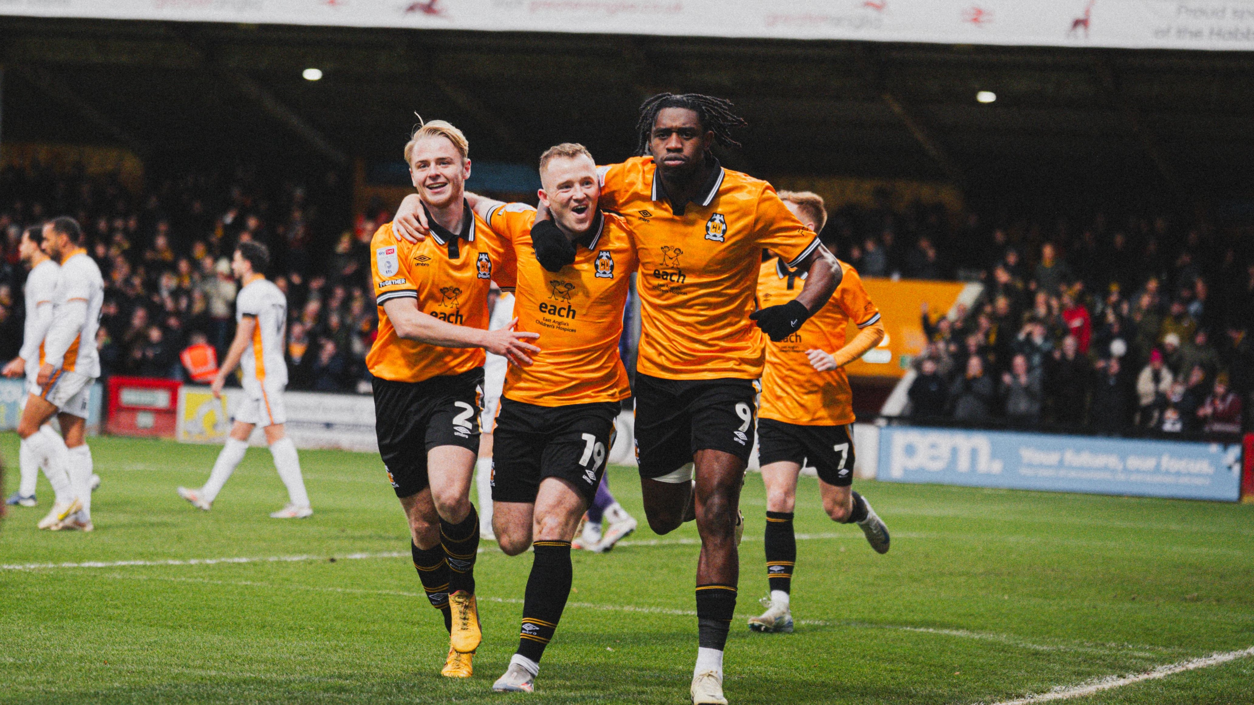 Cambridge United players celebrate vs Shrewsbury