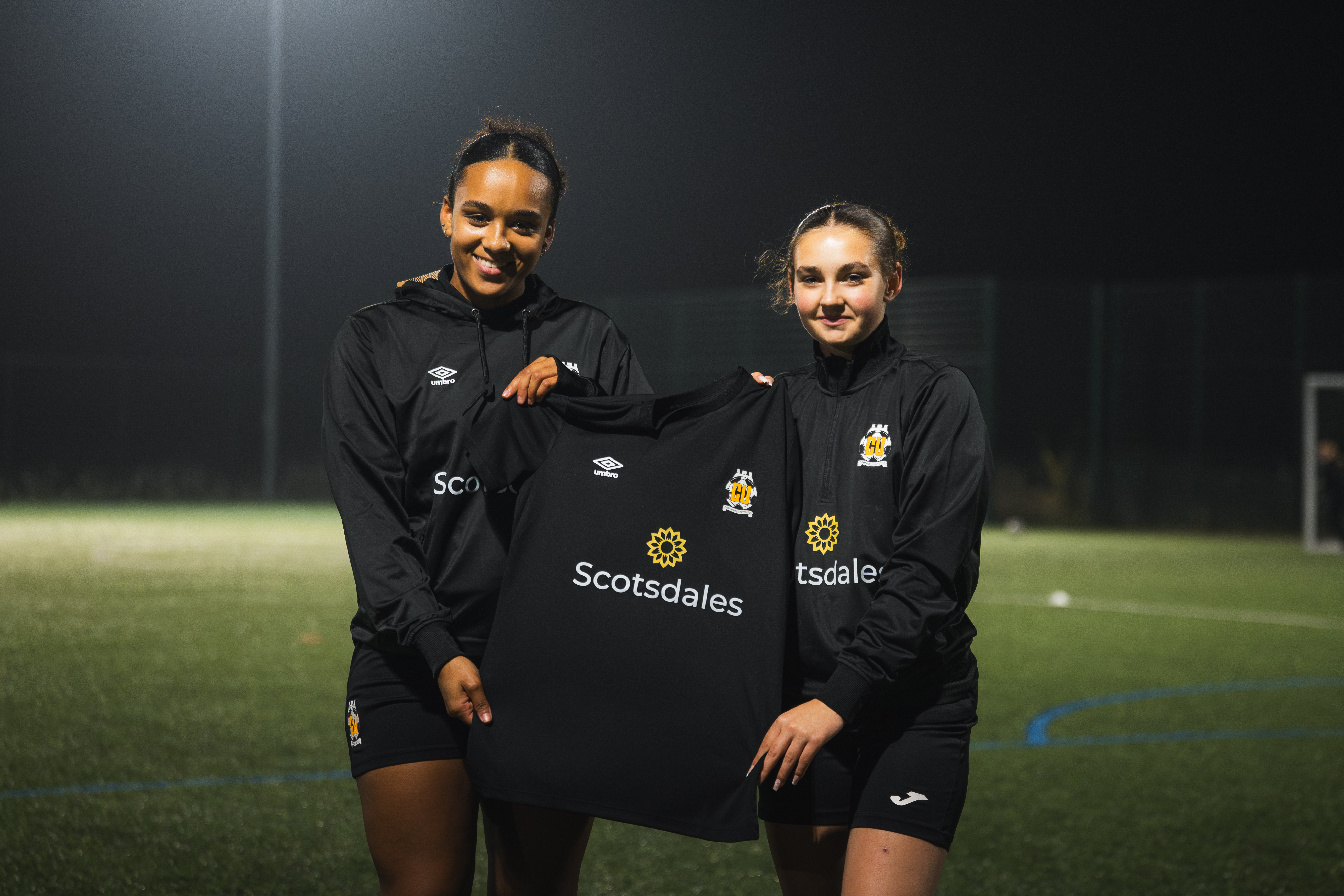 Cambridge United Women U18s with Scotsdales Training Wear