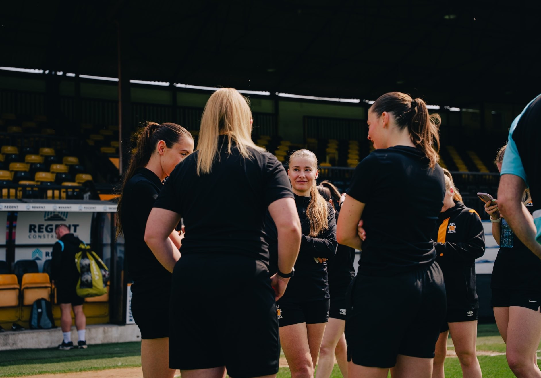 Women players at the Cledara Abbey