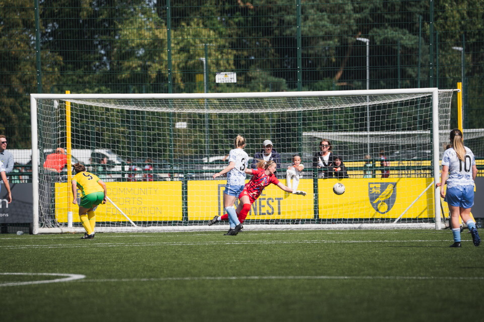 Cambridge United Women in action against Norwich City Ladies