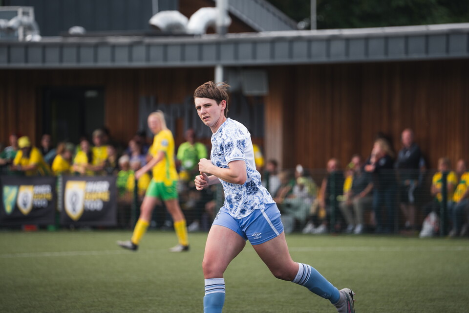 Cambridge United Women in action against Norwich City Ladies