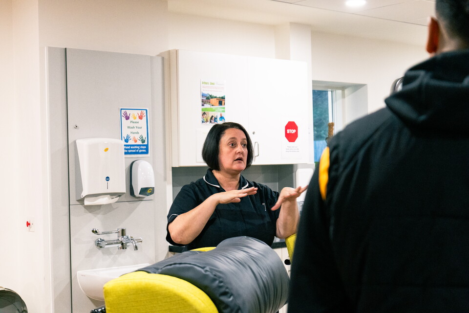 Cambridge United squad visit Arthur Rank Hospice