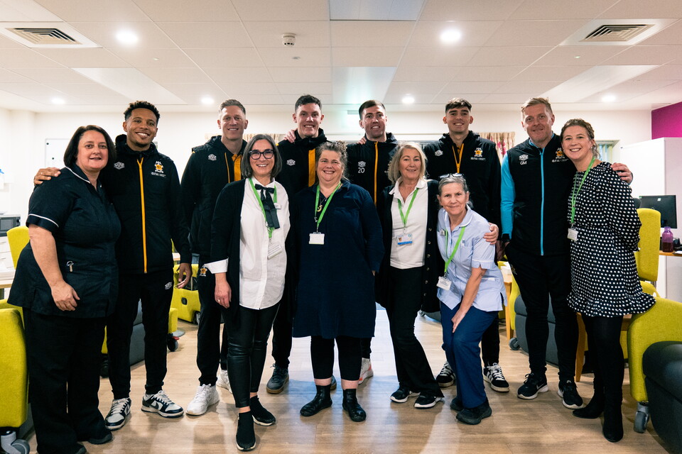 Cambridge United squad visit Arthur Rank Hospice
