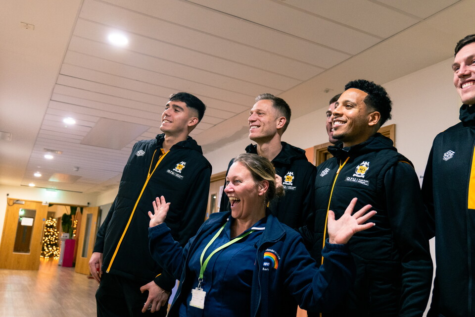 Cambridge United squad visit Arthur Rank Hospice