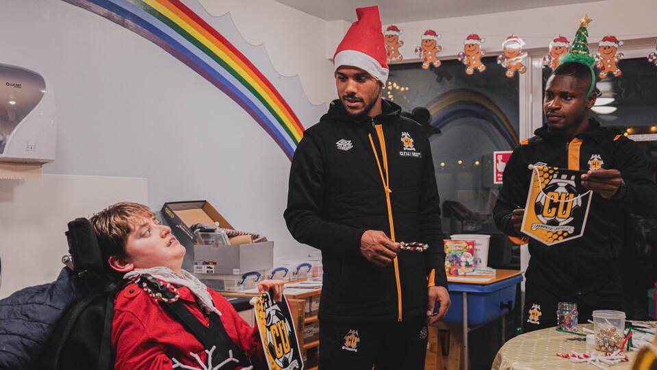 Cambridge United players and staff visit EACH