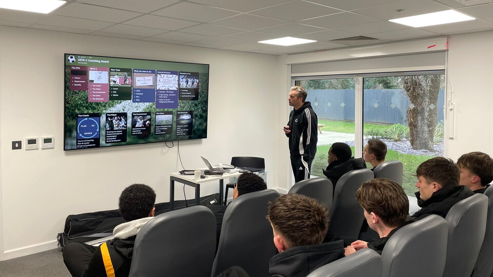 Daryl McMahon talking to Cambridge United's scholars