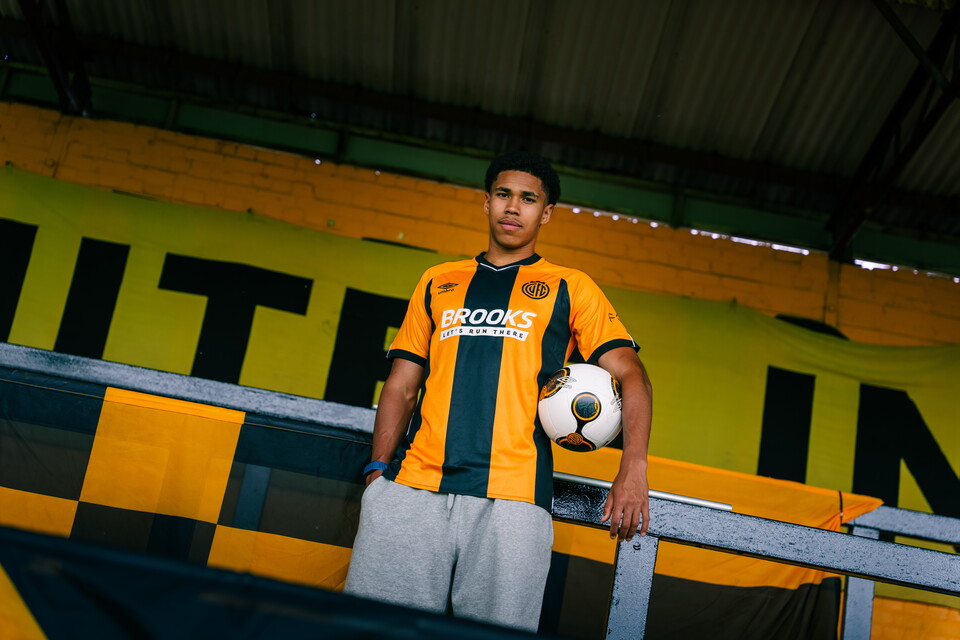 Mamadou Jobe in the 25/26 shirt