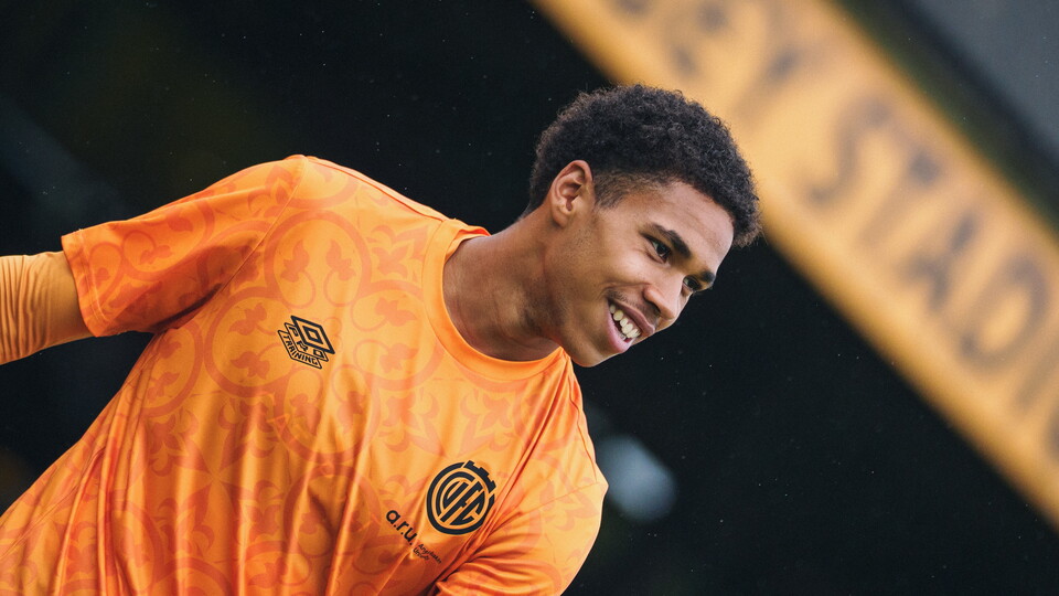 Mamadou Jobe warming up