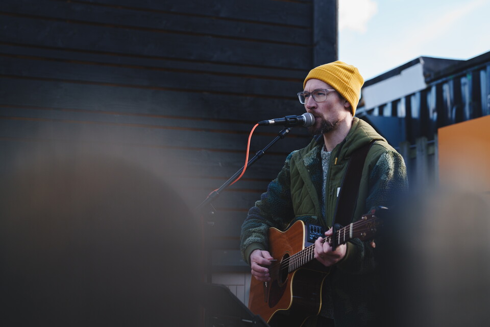 Simon Cragg playing at the Cledara Abbey