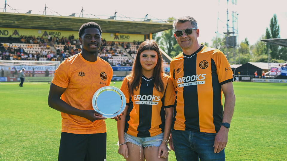 Sullay Kaikai with his Goal of the Season award