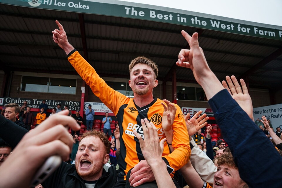Cambridge United celebrate promotion