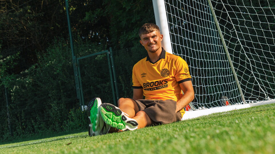 Callum Perry signing photo
