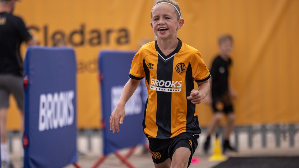 A young fan running in the Brooks Speed Run