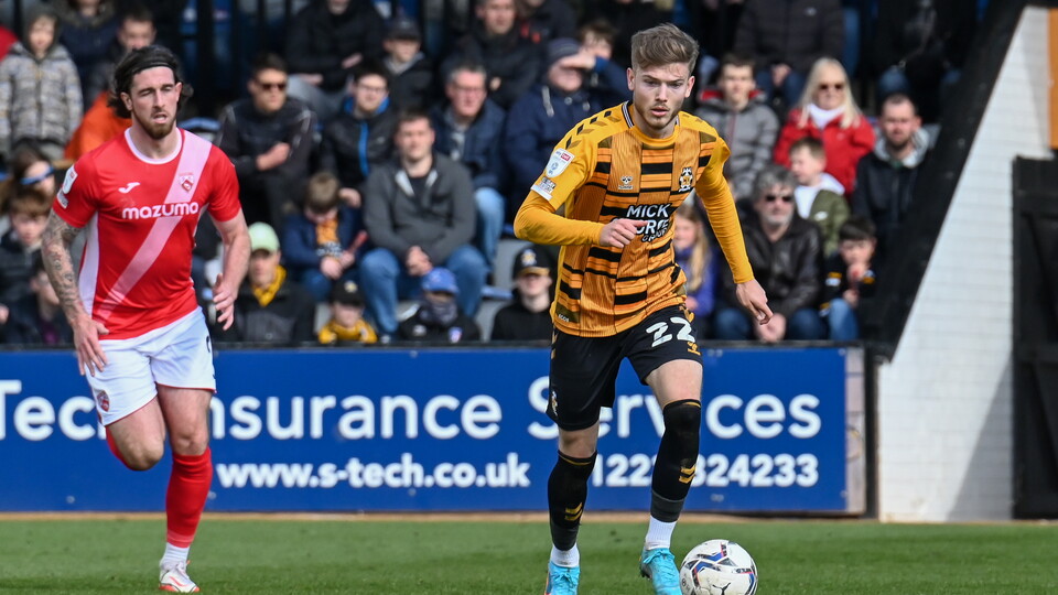 Lewis Simper on the ball