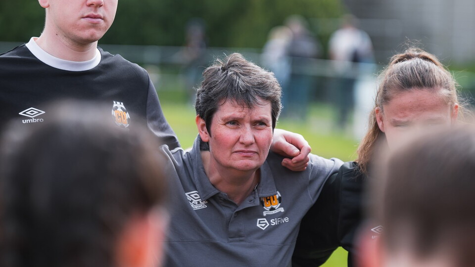 Liz Pamplin as part of a pre-match huddle for Cambridge United Women