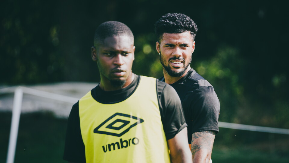 Brandon Njoku and Elias Kachunga in training