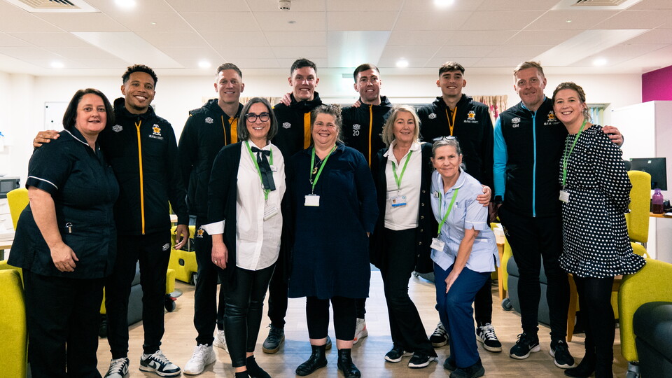 Cambridge United players with Arthur Rank Hospice staff