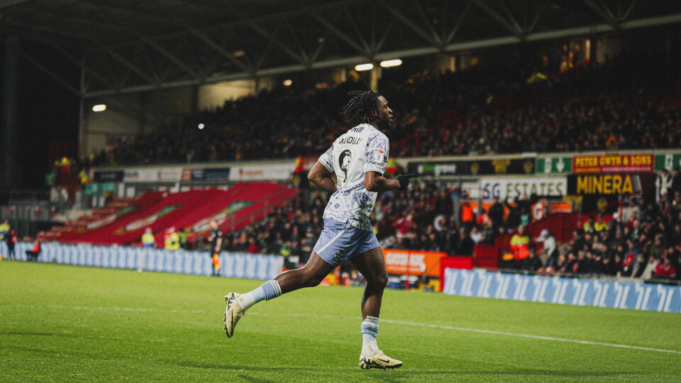 Dan Nlundulu celebrates scoring against Wrexham