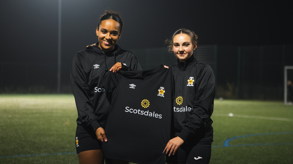 Cambridge United Women U18s with Scotsdales Training Wear