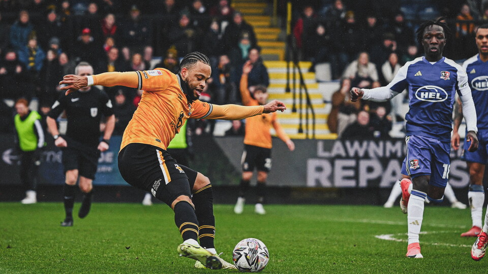 Jordan Cousins shoots at goal vs Exeter City