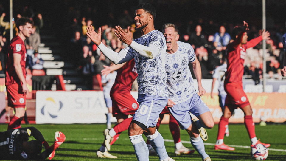Kachunga celebrates vs Crawley Town
