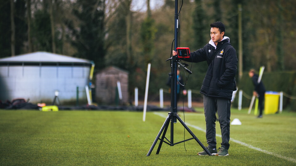 An analyst observing training