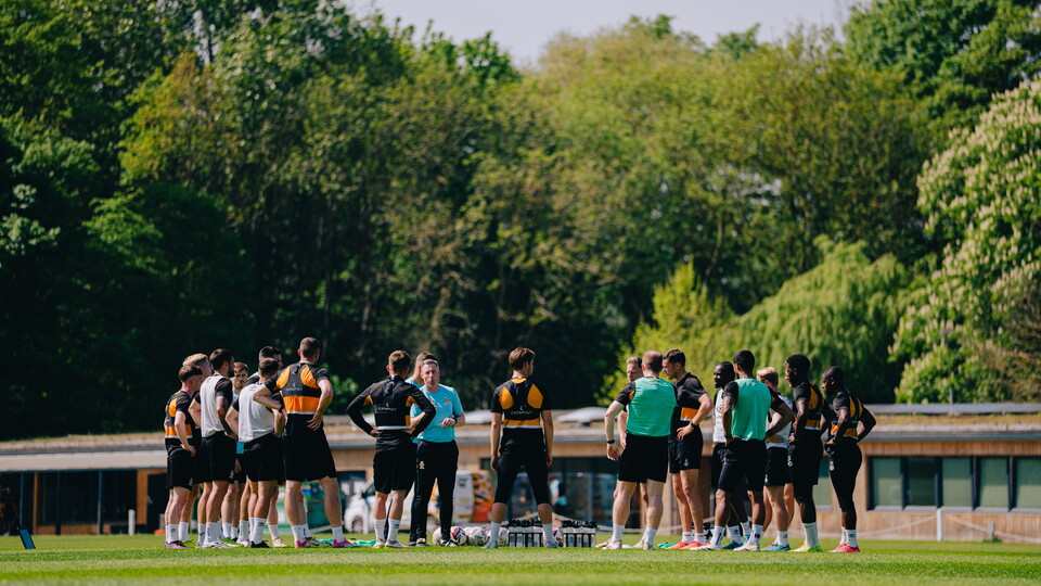 Neil Harris addresses the players in training