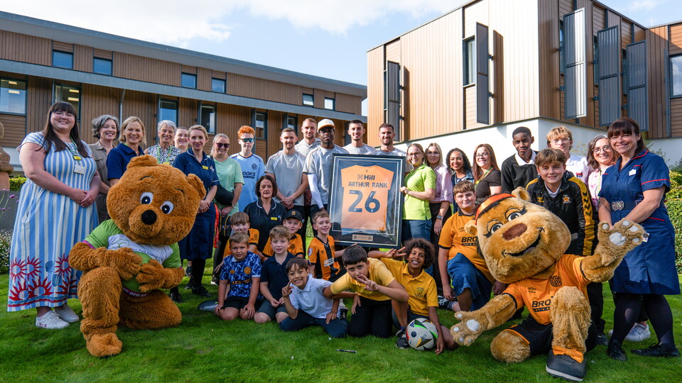Cambridge United players and staff at Arthur Rank Hospice