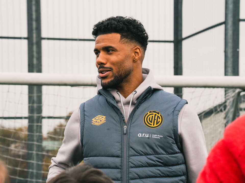 Elias Kachunga at a Soccer School